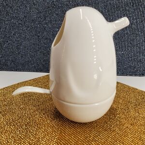 Umbra Minimalist ceramic Chickie Kitchen Cream and Sugar set (Open Box) (C28)